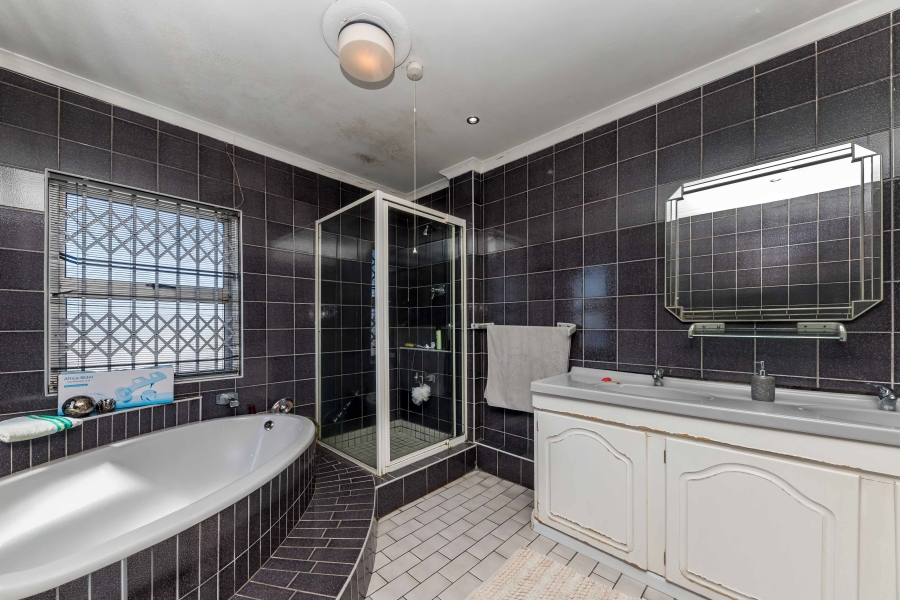 6 Bedroom Property for Sale in Walmer Estate Western Cape